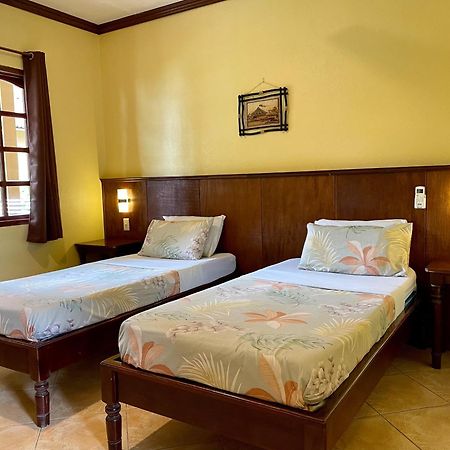 Tipolo Beach Resort Моалбоал Экстерьер фото
